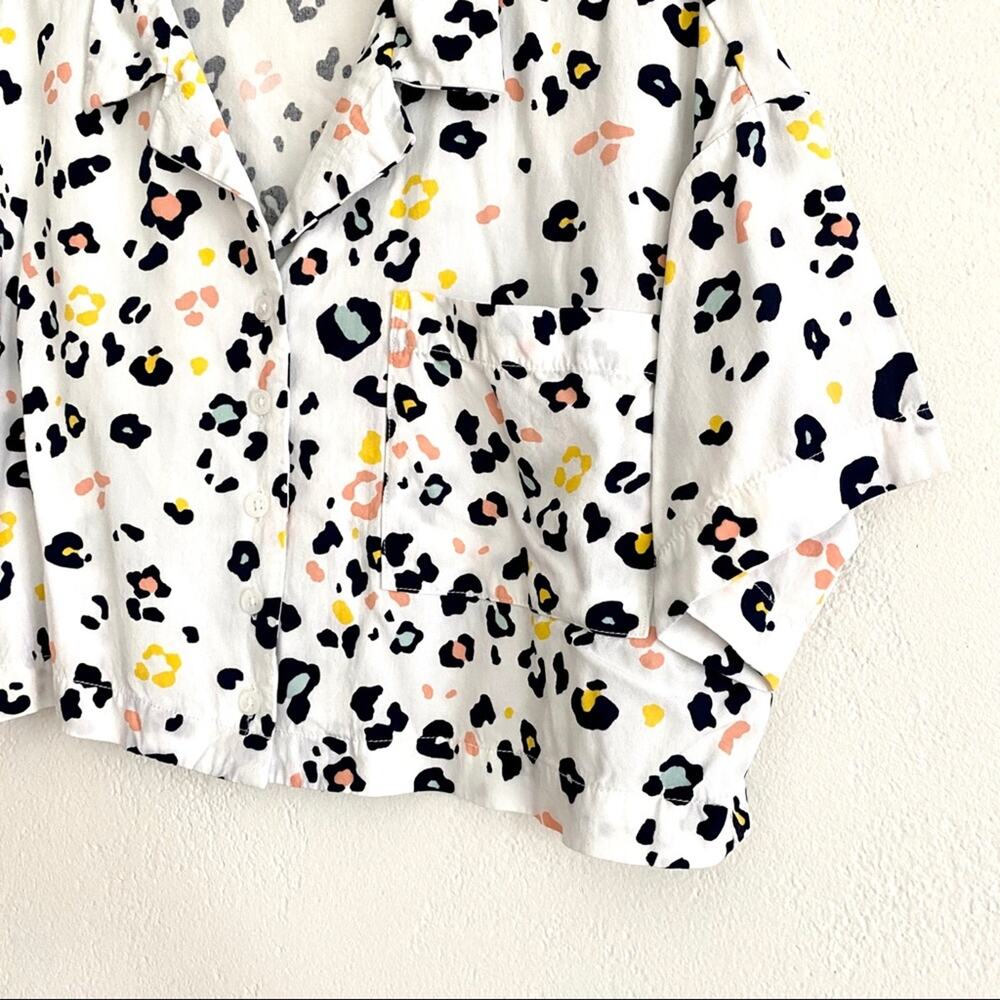 Forever 21 Cropped Colorful Leopard Top Size Small - Picture 5 of 12